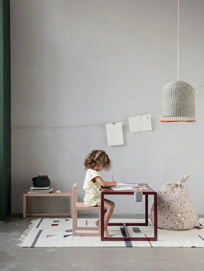 kinderzimmer-skandinavisch einrichten mädchenzimmer little architect stuhl tisch kinderteppich hängeleuchte