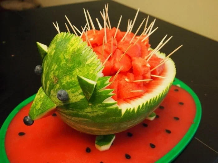 obst schnitzen ideen diy igel wassermelone