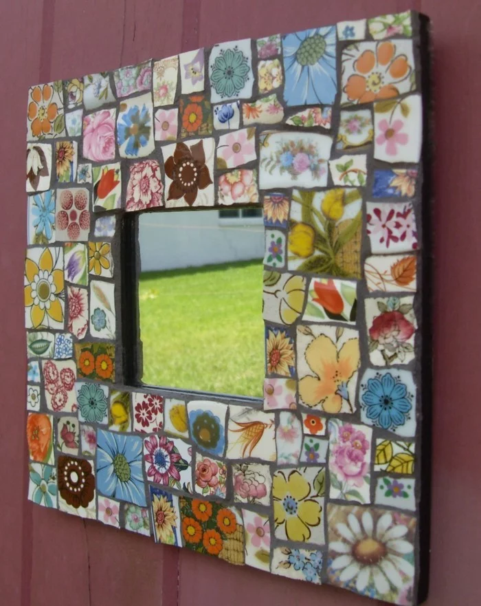 Spiegel verzieren - farbiger Rahmen mit Mosaikfliesen