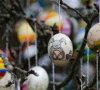 Die Tradition besagt, dass der Eierbaum zu Ostern bunt verziert sein muss!