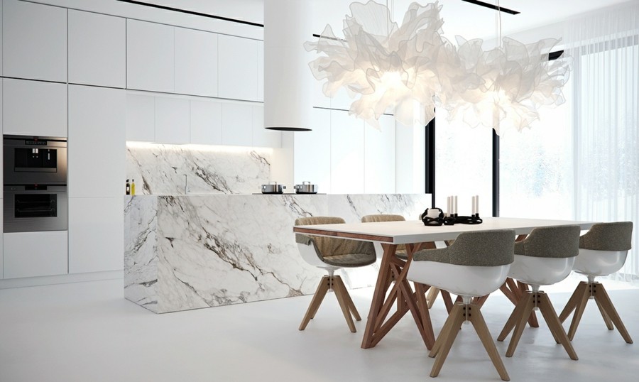 kücheninsel aus marmor großer esstisch mit designer stühlen