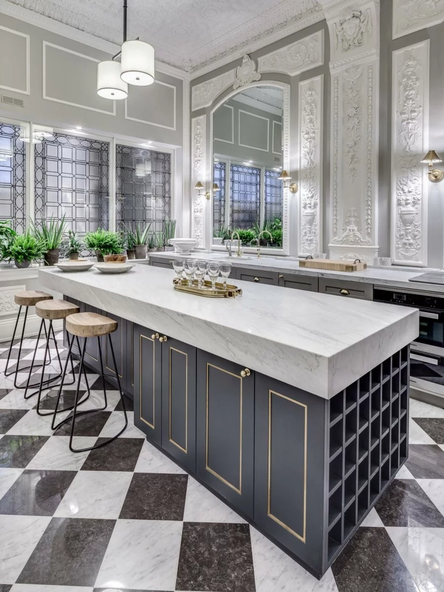 luxus kücheneinrichtung mit marmor schach matt bodenfliesen