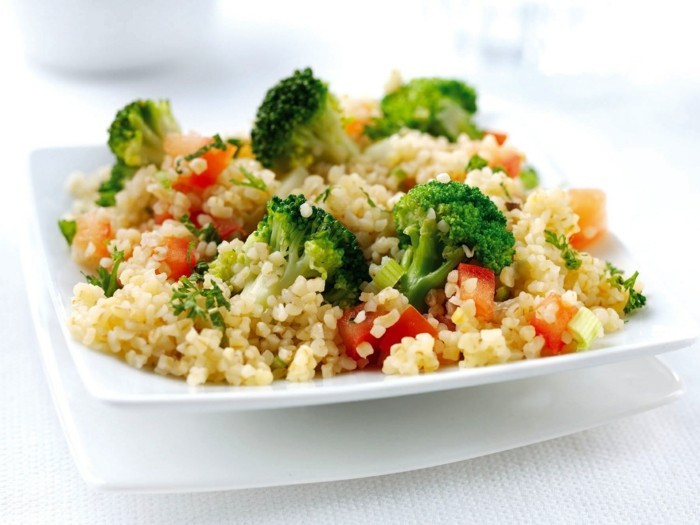 salat mit brokkoli und quinoa