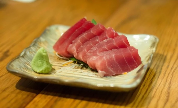 sashimi mit thunfisch koestlich essen