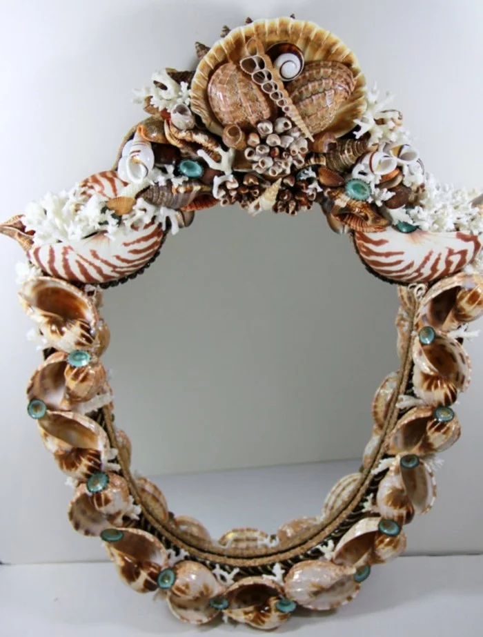 Spiegel mit Muscheln dekorieren
