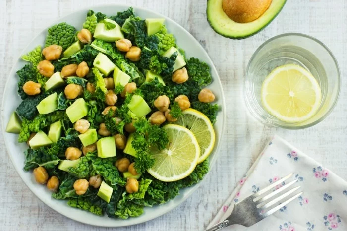 vegan abnehmen kopfsalat zitrone kichererbsen petersilie avocado