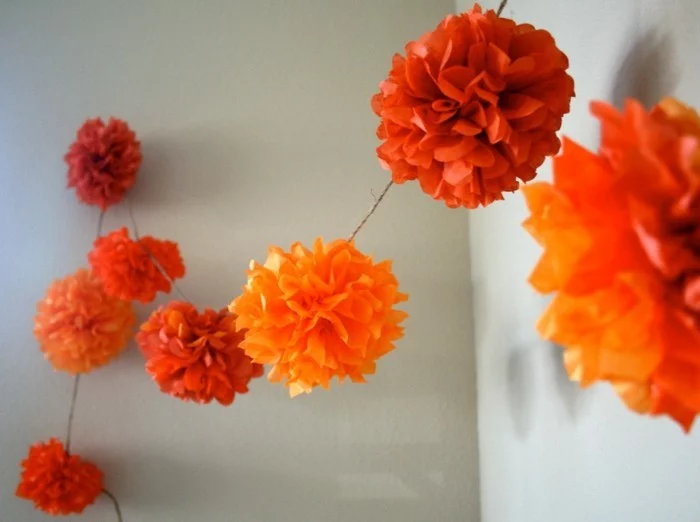 Zimmer Deko DIY Dekogirlande mit Blumen aus Seidenpapier