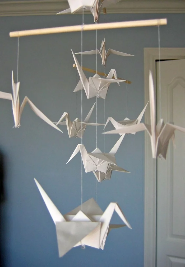 Zimmer Deko DIY Idee für eine Mobile mit Vögeln aus Papier