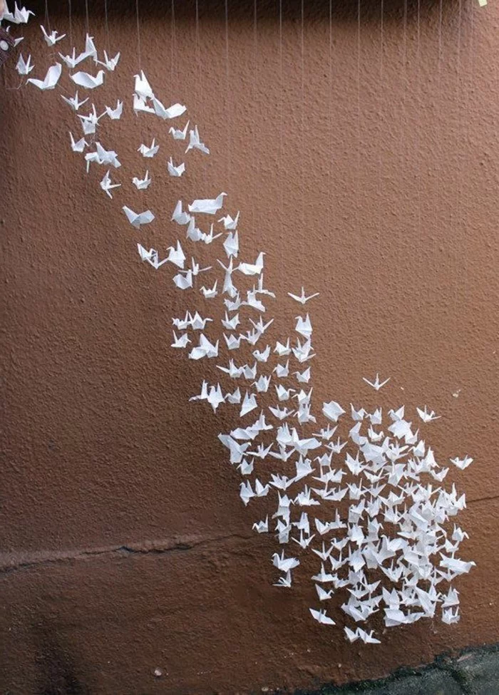 Zimmer Deko DIY mit Origami Vögeln in Weiß