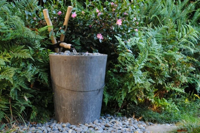 günstige Gartenideen - Mini Zen Garten mit Beton-Brunnen