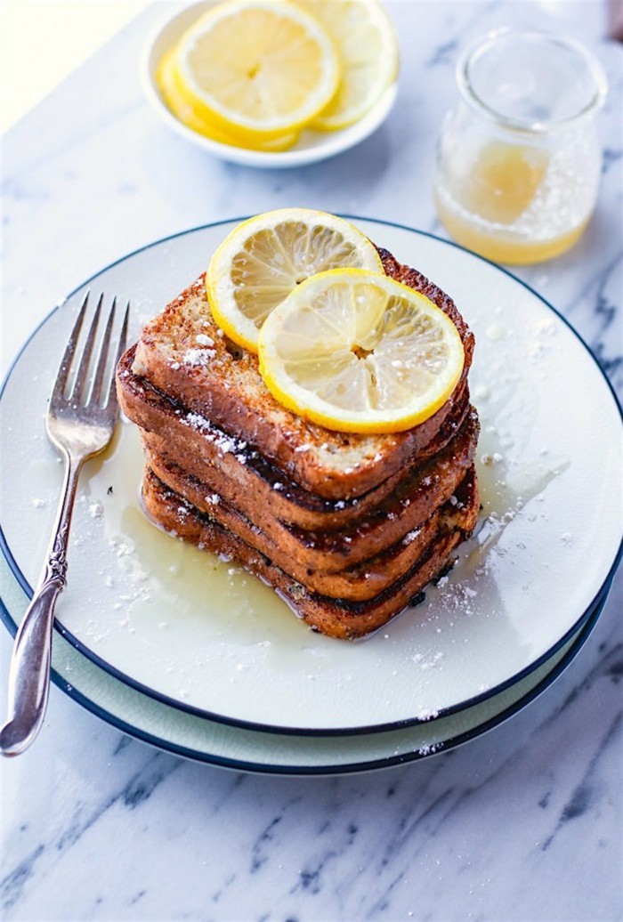 gesund frühstücken glutenfreie toasts mit zirtone und honig