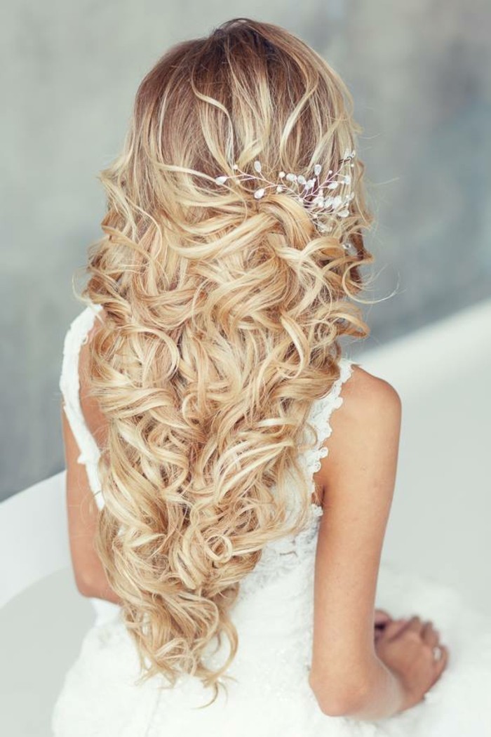 Frisuren Für Hochzeit Locken : Romantischer Brautlook Für Eine Hochzeit Mit Inselfeeling