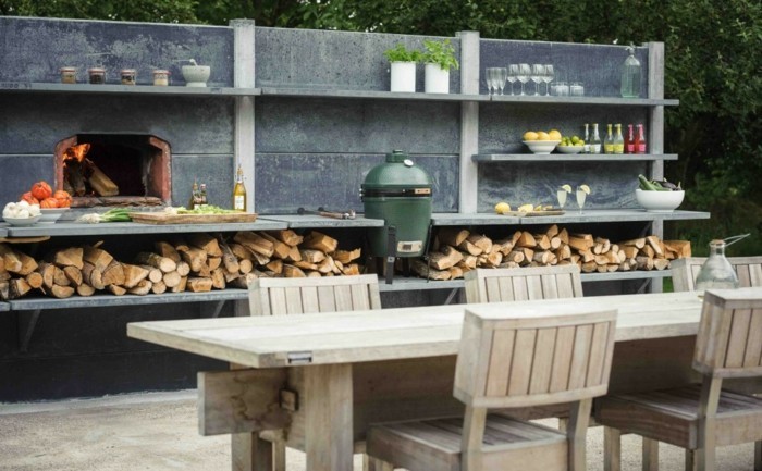 keramik grill bbq outdoor küche brennholz holztisch essbereich