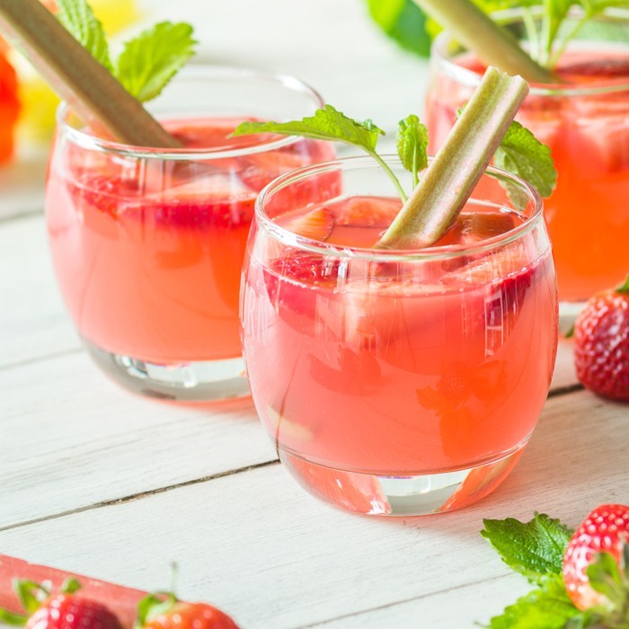 limonade selber machen sommer rezepte rhabarber erdbeer