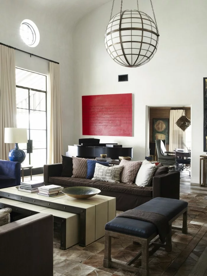 modernes wohnen helles wohnzimmer in neutralen farbtönen und sitzbank 