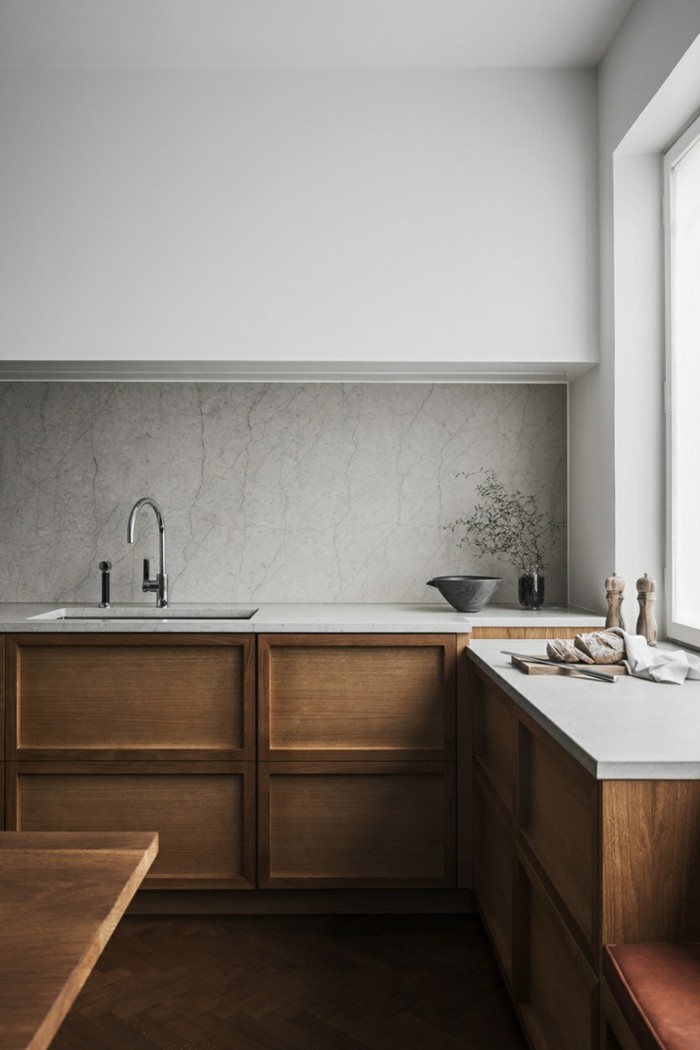 schöne wohnideen minimalistische küche mit marmor küchenrückwand