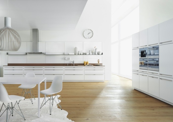 weiße küche moderner fellteppich und schöner boden mit holzoptik