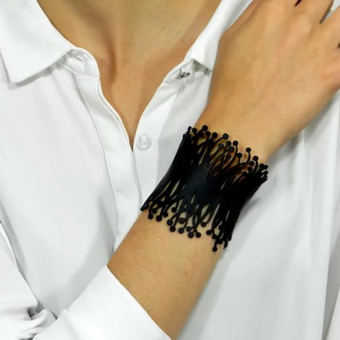 armband-modeschmuck-aus-kautschuk