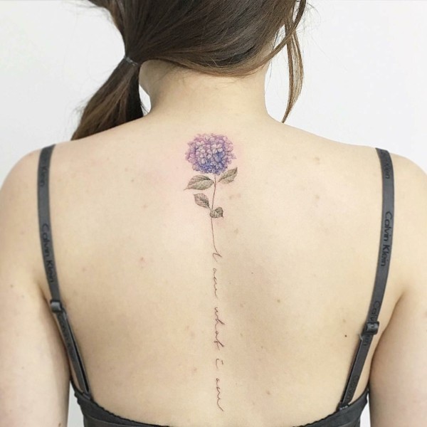 filigrane rücken tätowirung tatoo sprüche blumen