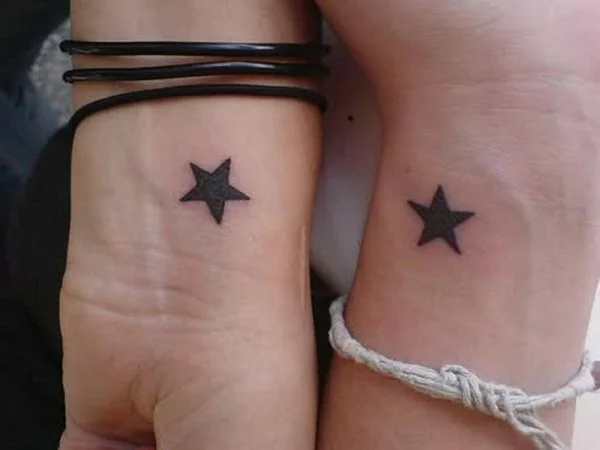 kleine sterne handgelenk tattoo ideen