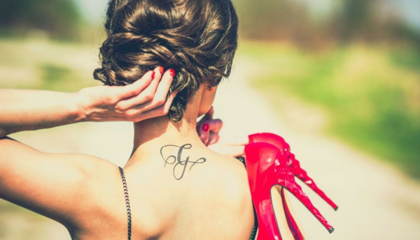 Schriftzug tattoos frauen Unterarm Tattoo