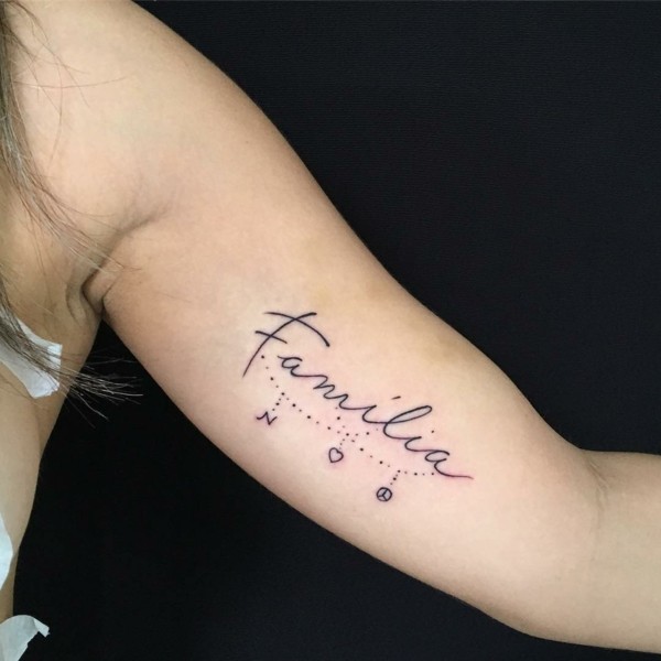 Frau tattoo am oberarm Phönix Tattoo