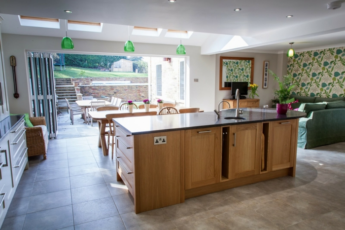 offene küche moderner und funktionaler kochbereich mit bodenfliesen und kücheninsel