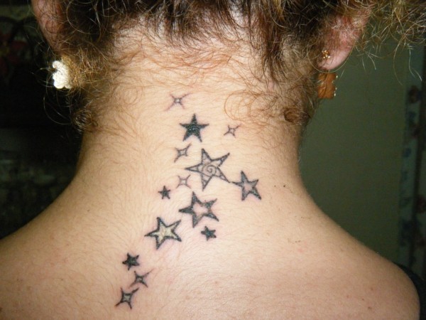 tattoo sterne frauen am nacken