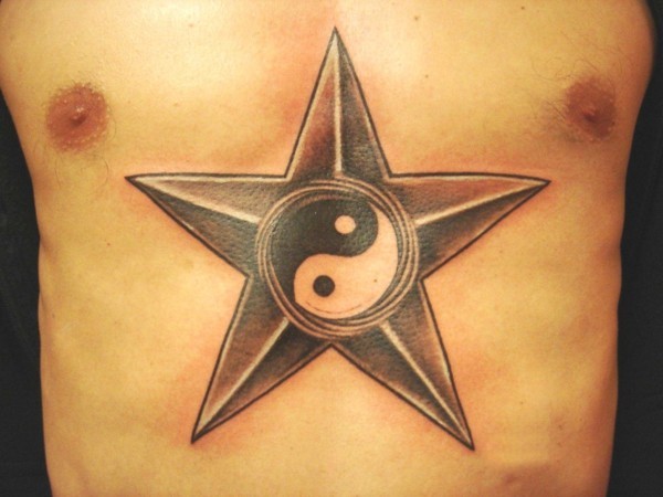 tattoo sterne mit yin yang symbol