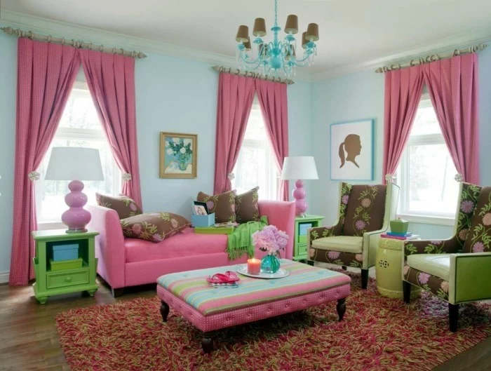 wohnzimmer gestalten rosa gardinen und ausgefallener teppich