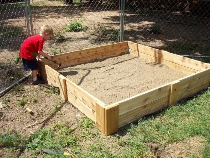 Sandkasten selber bauen spielplattform kombi holzbrett