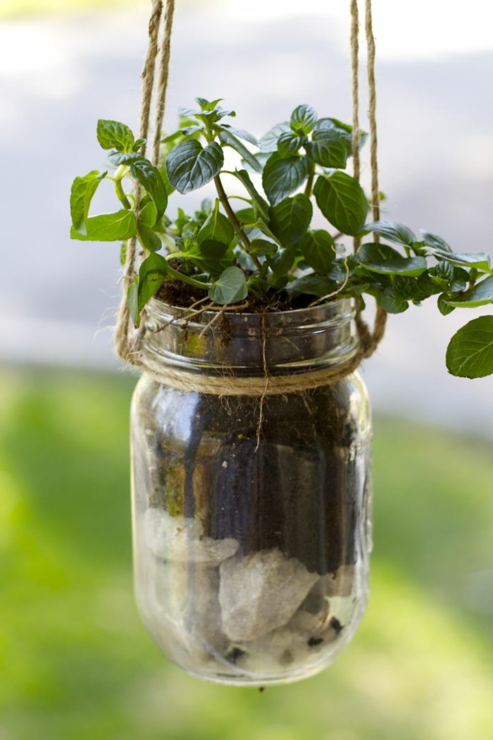 deko selber machen hängende pflanzenbehälter aus einmachgläsern