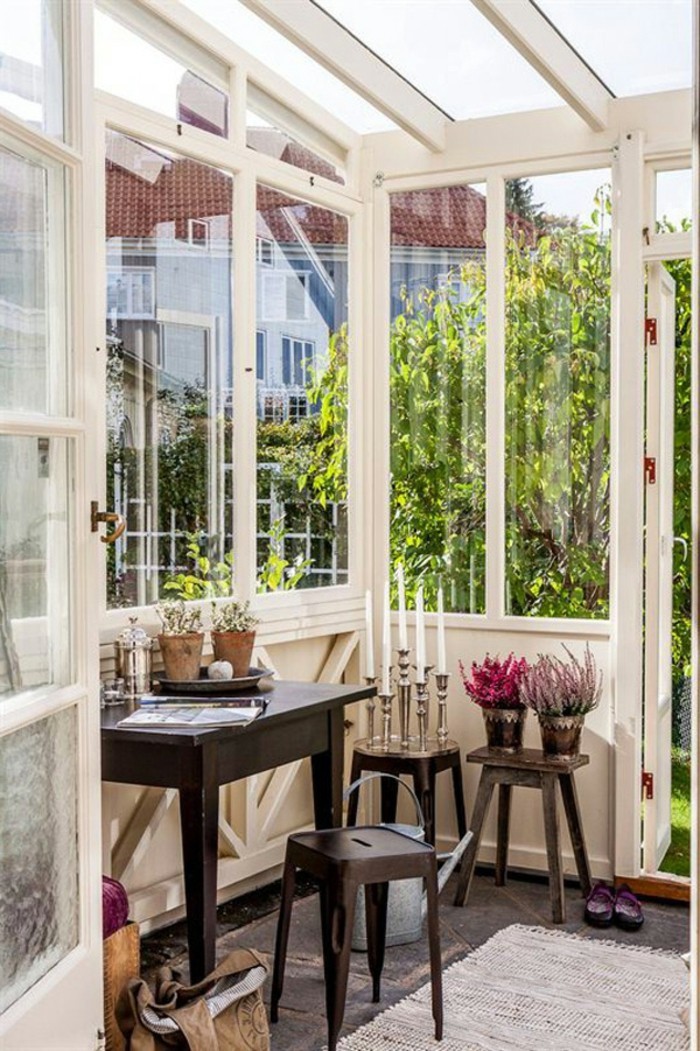 Die Veranda als Erholungsecke gestalten und die Freizeit im Freien genießen