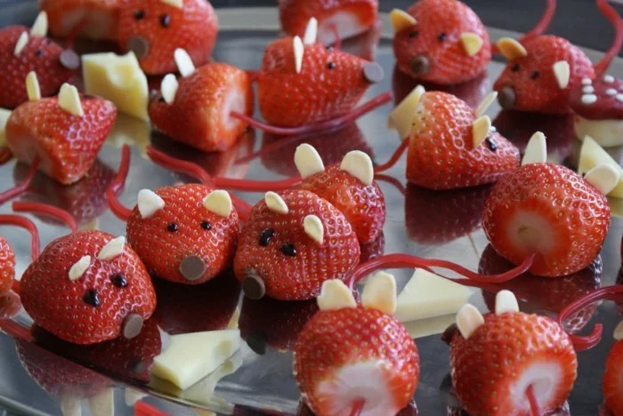 Fingerfood für Kindergeburtstag - Mäuse aus Erdbeeren und Käse