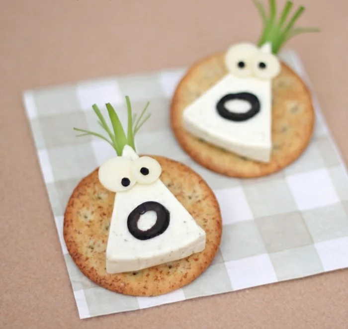 salziges Fingerfood für Kindergeburtstag - Gespenster aus Käse 