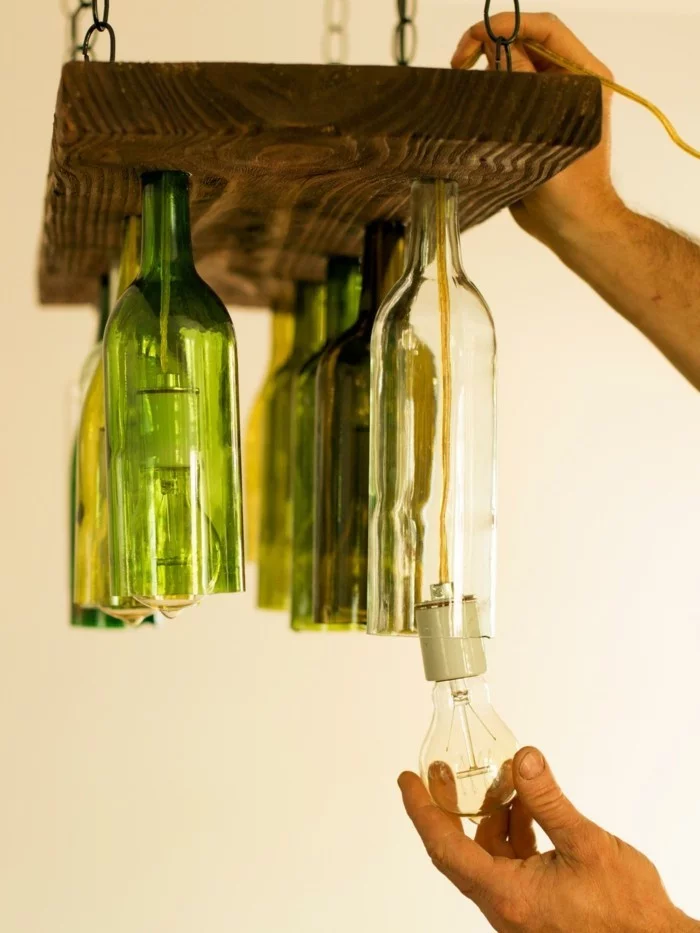 gartendeko selbstgemacht rustikaler leuchter aus flaschen