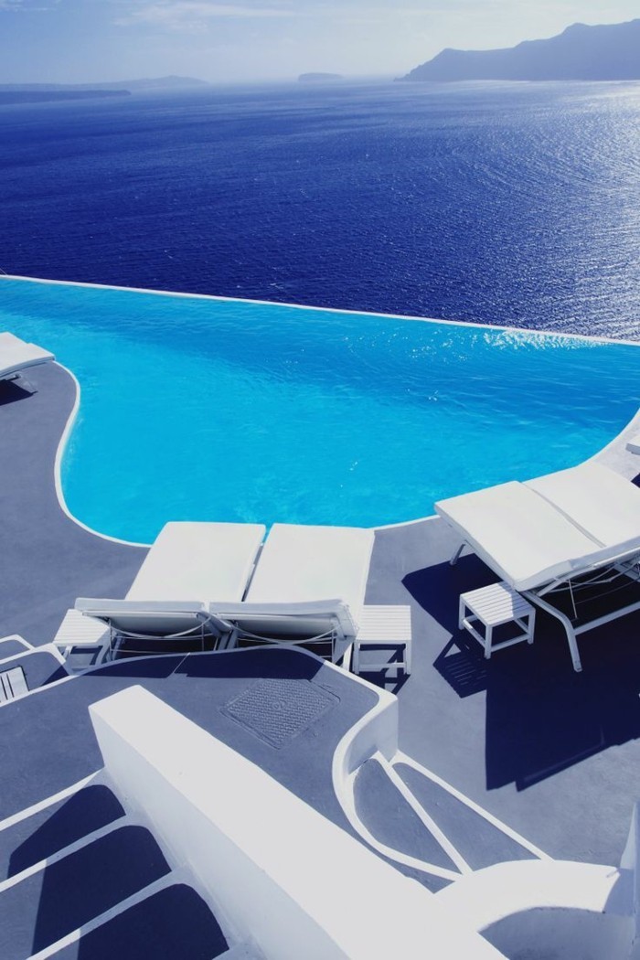infinity pool katikies hotel in griechenland mit wunderschöner aussicht