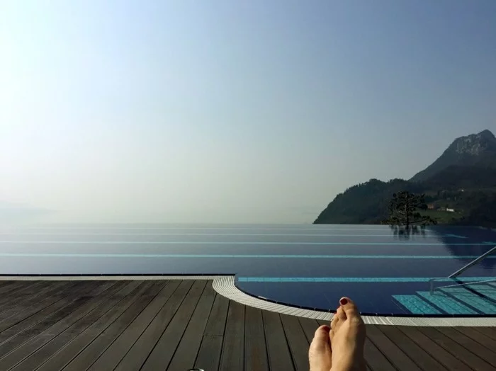 infinity pool welteit lefay resort and spa in italien