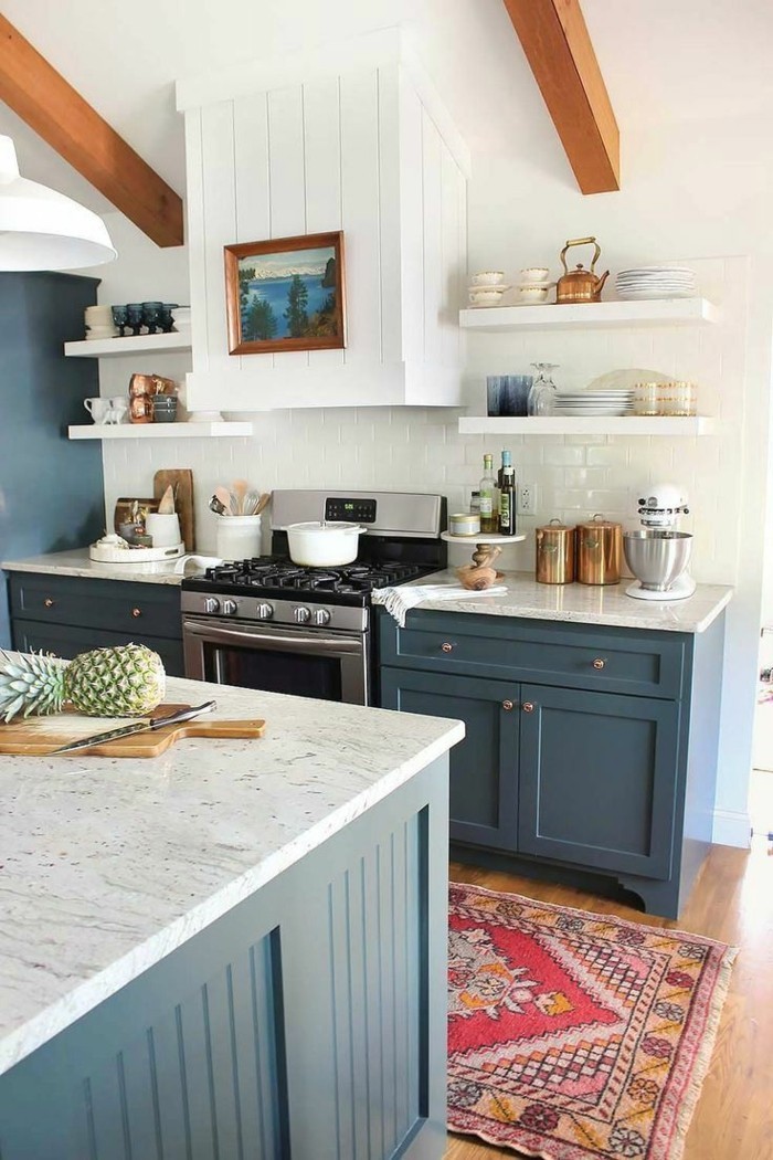 küchenfarben dunkle blautöne sehen herrlich in kombination mit weiß aus