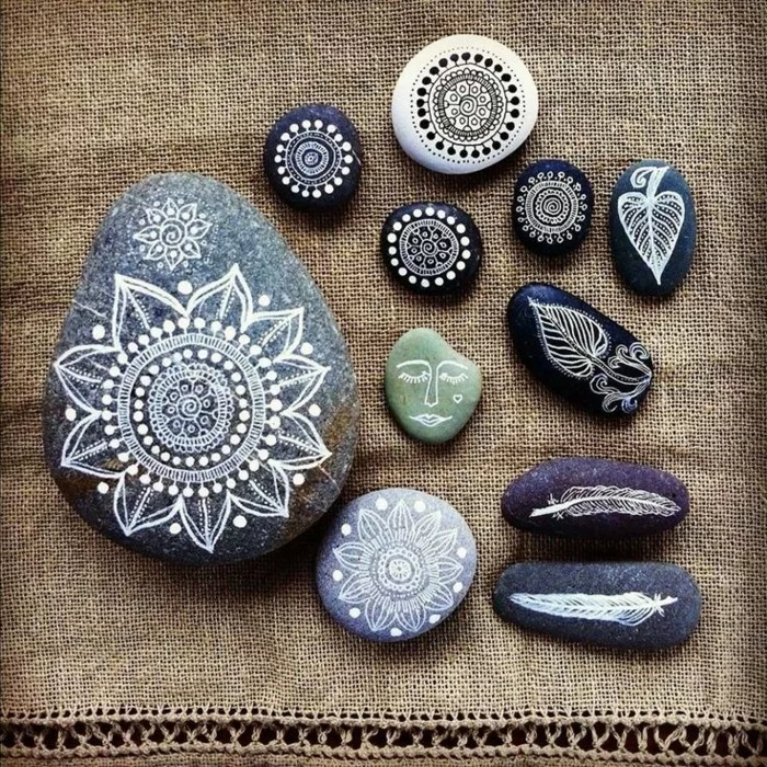 Ethno Mandalas auf Steinen 