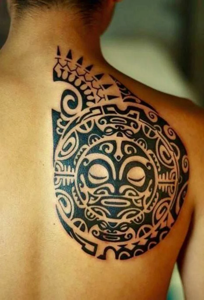 maori tattoo männer tätowierung nacken schulter