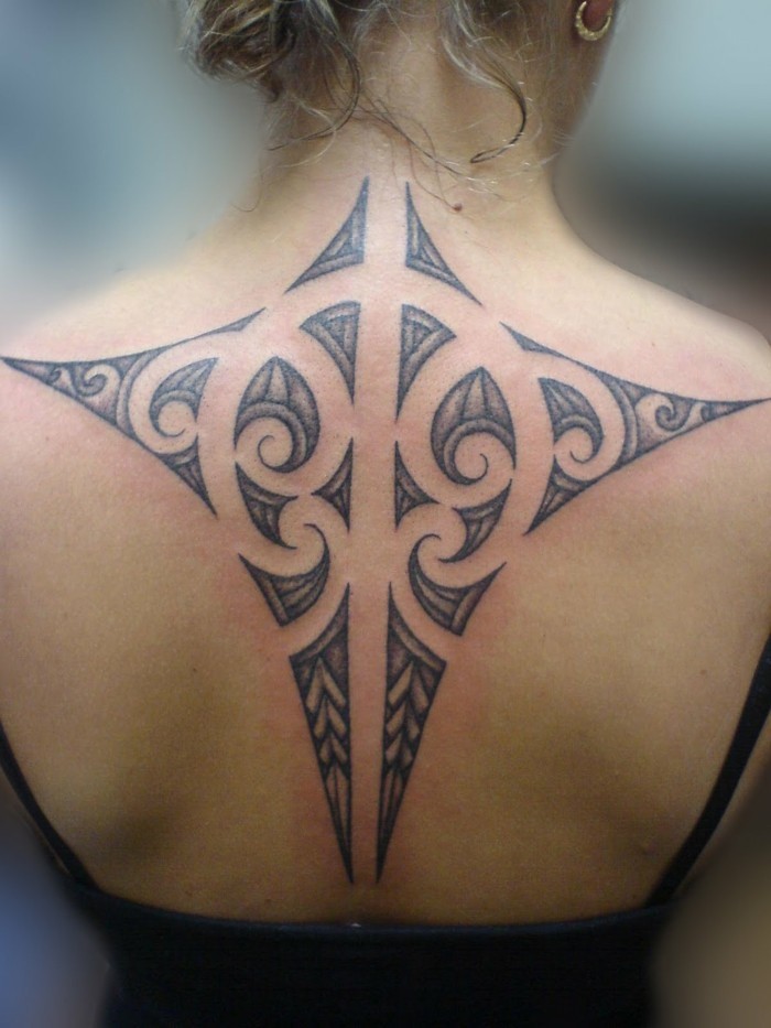 maori tattoos frauen tätowierung tribal rücken