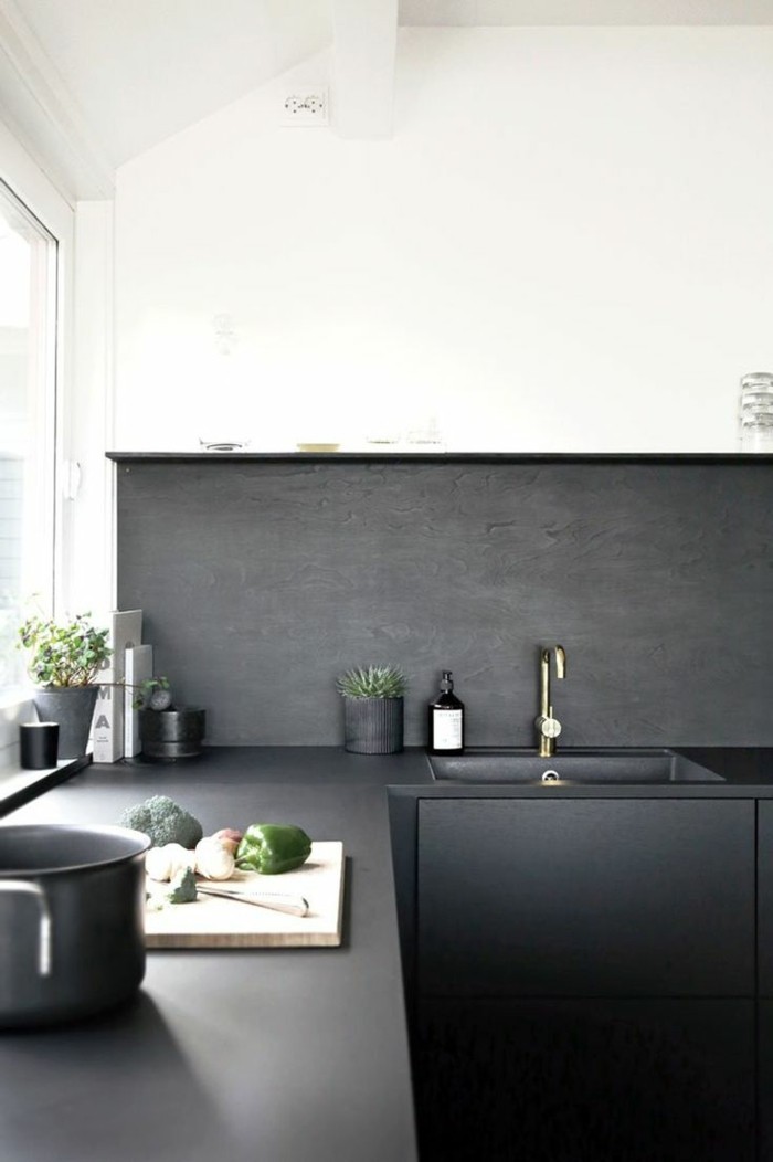 moderne küchen küchenschränke in schwarz matt und weiße wände
