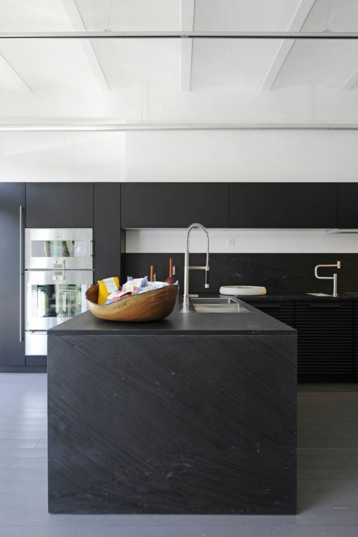 moderne küchen schwarz matt für die küchenmöbel und hellgrauer bodenbelag