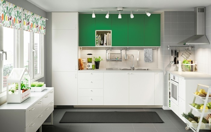 moderne küchen weiße küche mit grünen akzenten