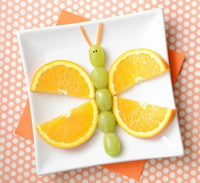 Schmetterling aus Orange und Trauben als Fingerfood für Kindergeburtstag