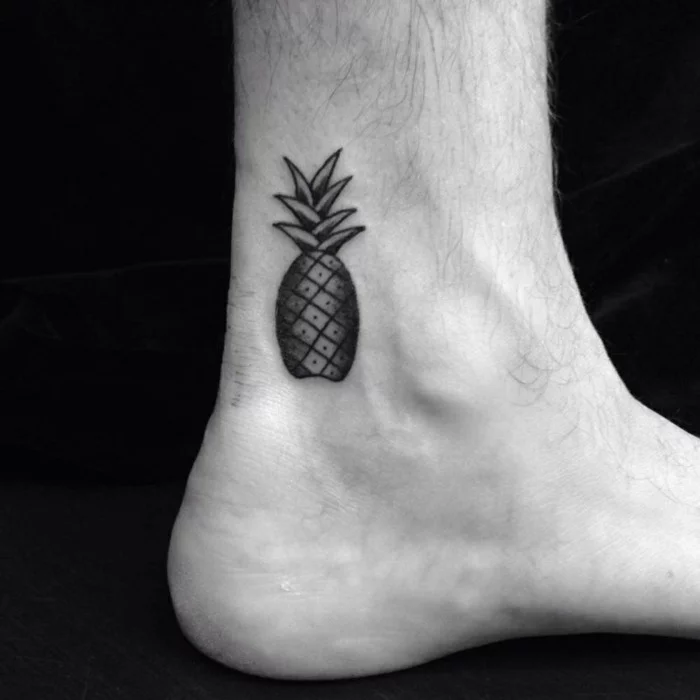 schöne tattoos füe männer ananas am knöchel