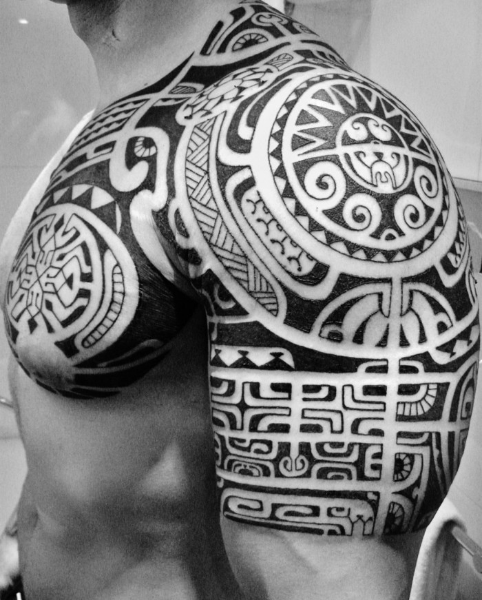 tribal tattoo maori motive oberarm