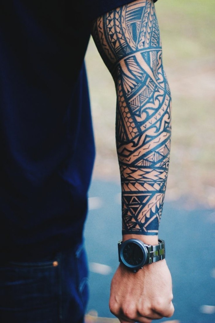 unterarm oberarm maori tattoo männer tätowierung