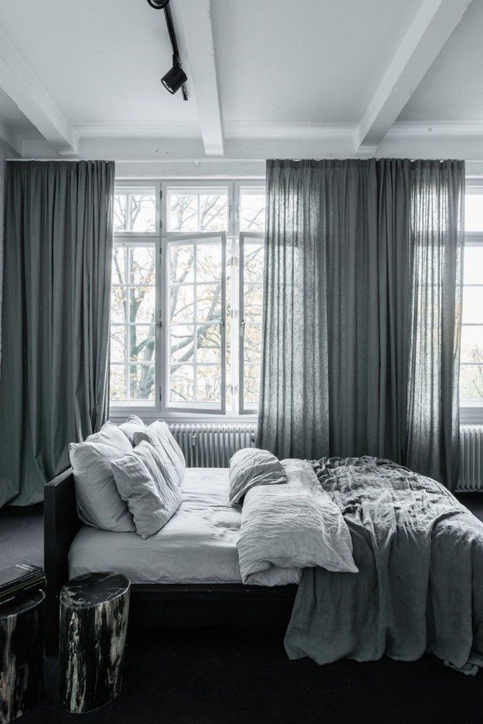 wohnideen schlafzimmer graue gardinen für einen elegnaten schlafbereich